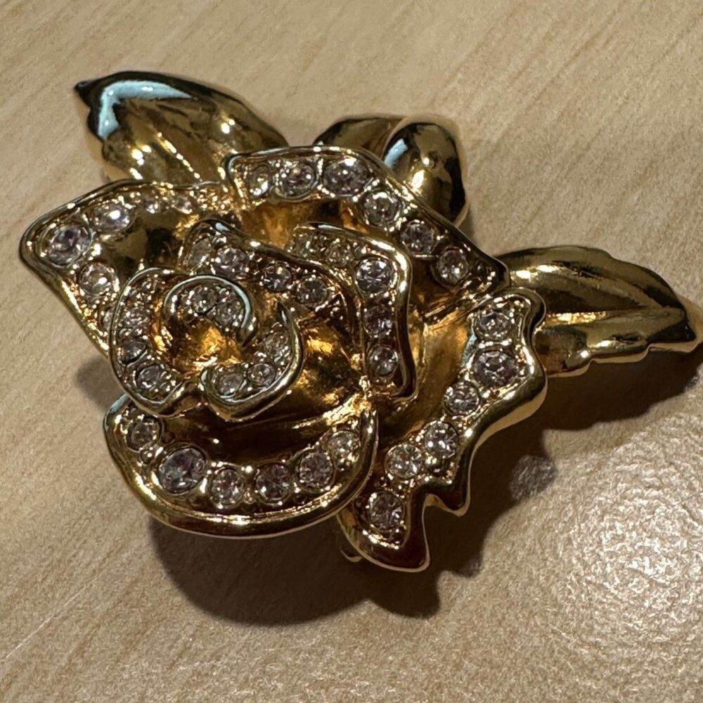 Vintage Gold Tone Rose Brooch Pin Crystal Rhinestone Leaf Border Floral